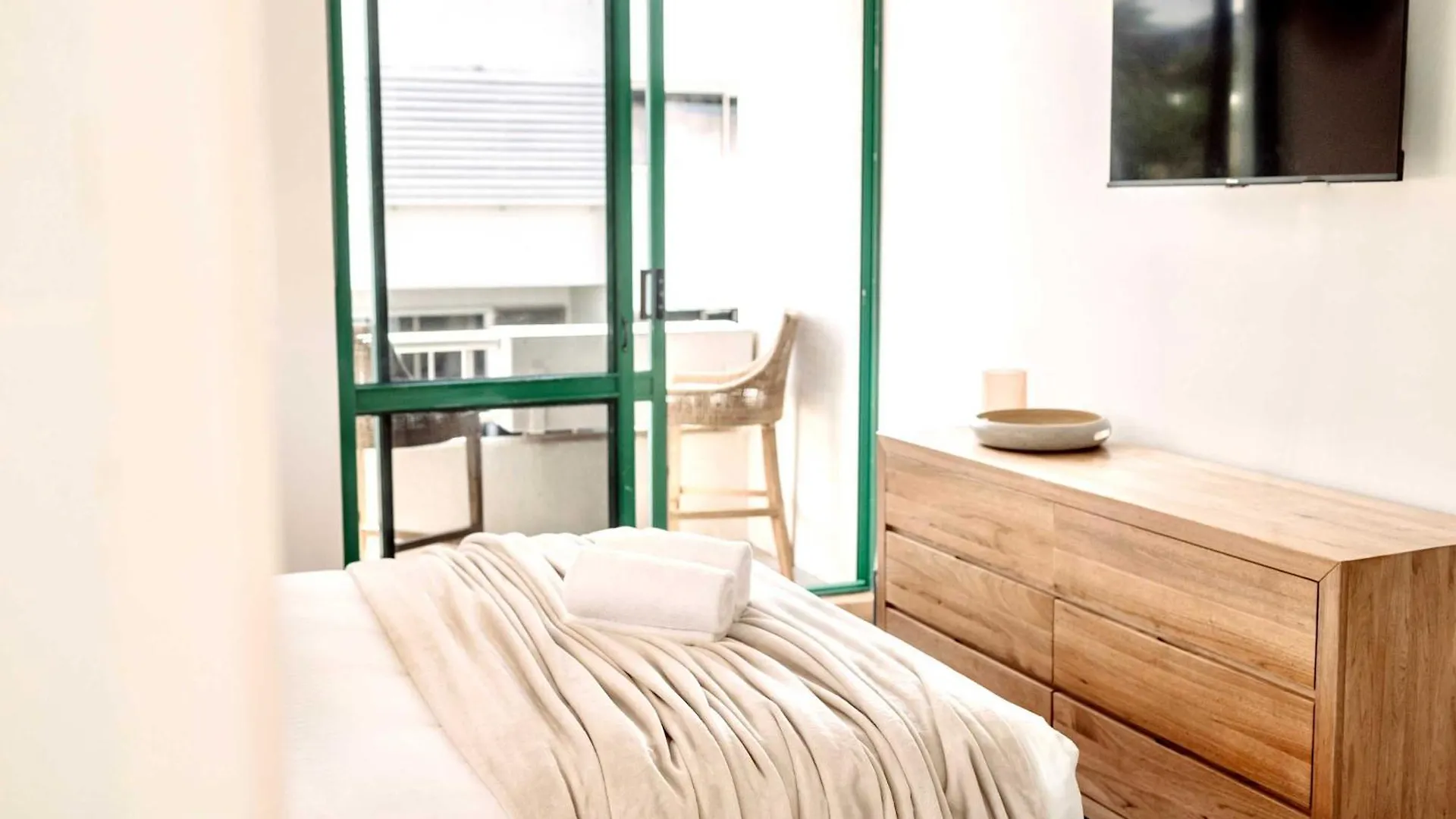 Headlands Beachside Retreat - 50 Metres To Beach Alexandra Headland Apartment