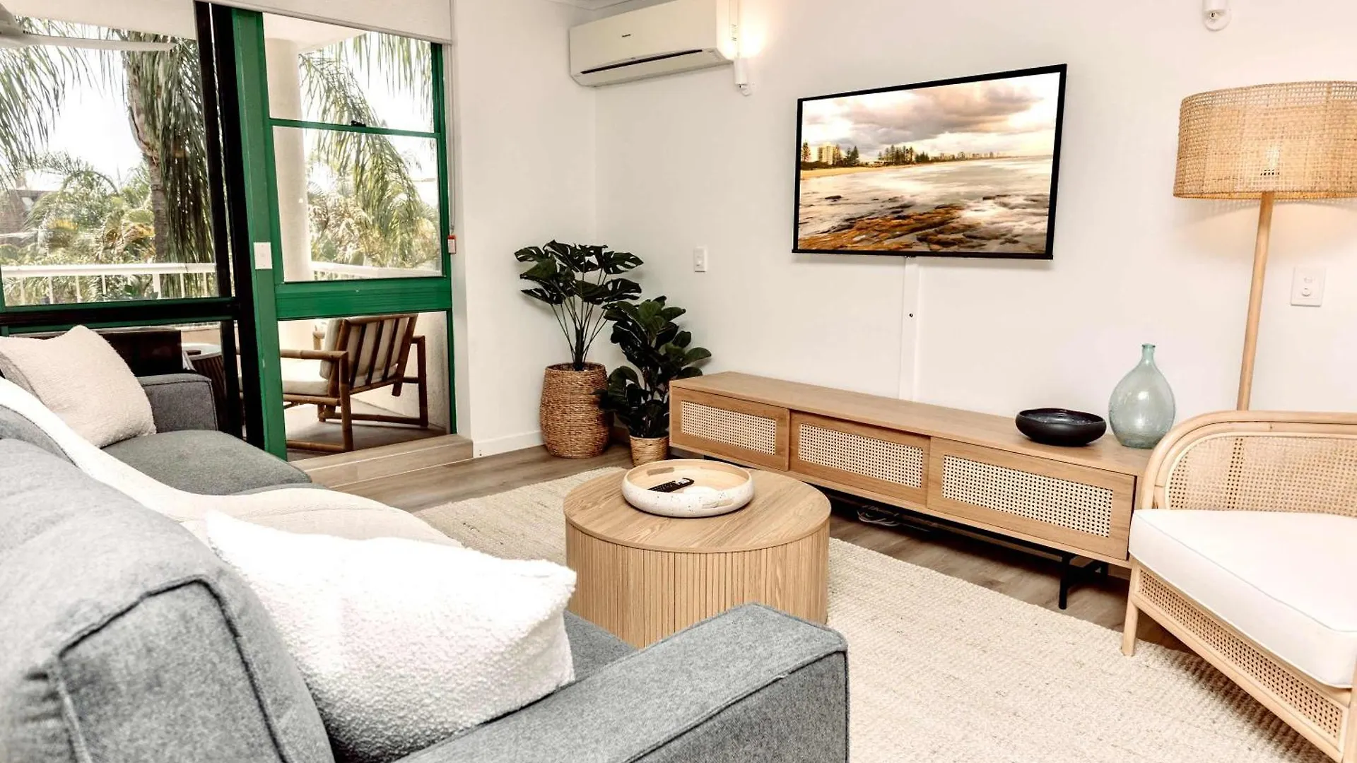 Headlands Beachside Retreat - 50 Metres To Beach Alexandra Headland