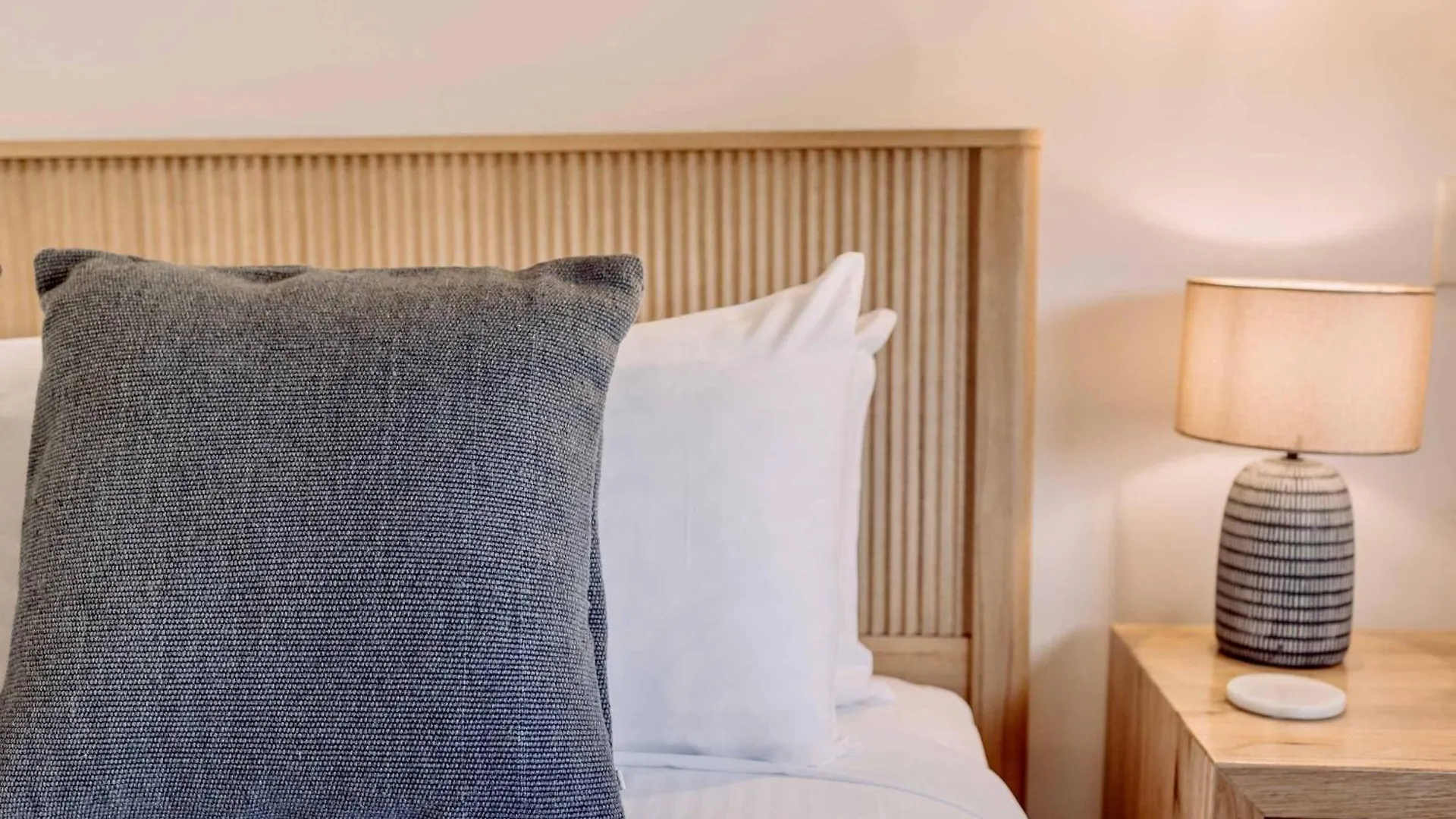 Headlands Beachside Retreat - 50 Metres To Beach Alexandra Headland