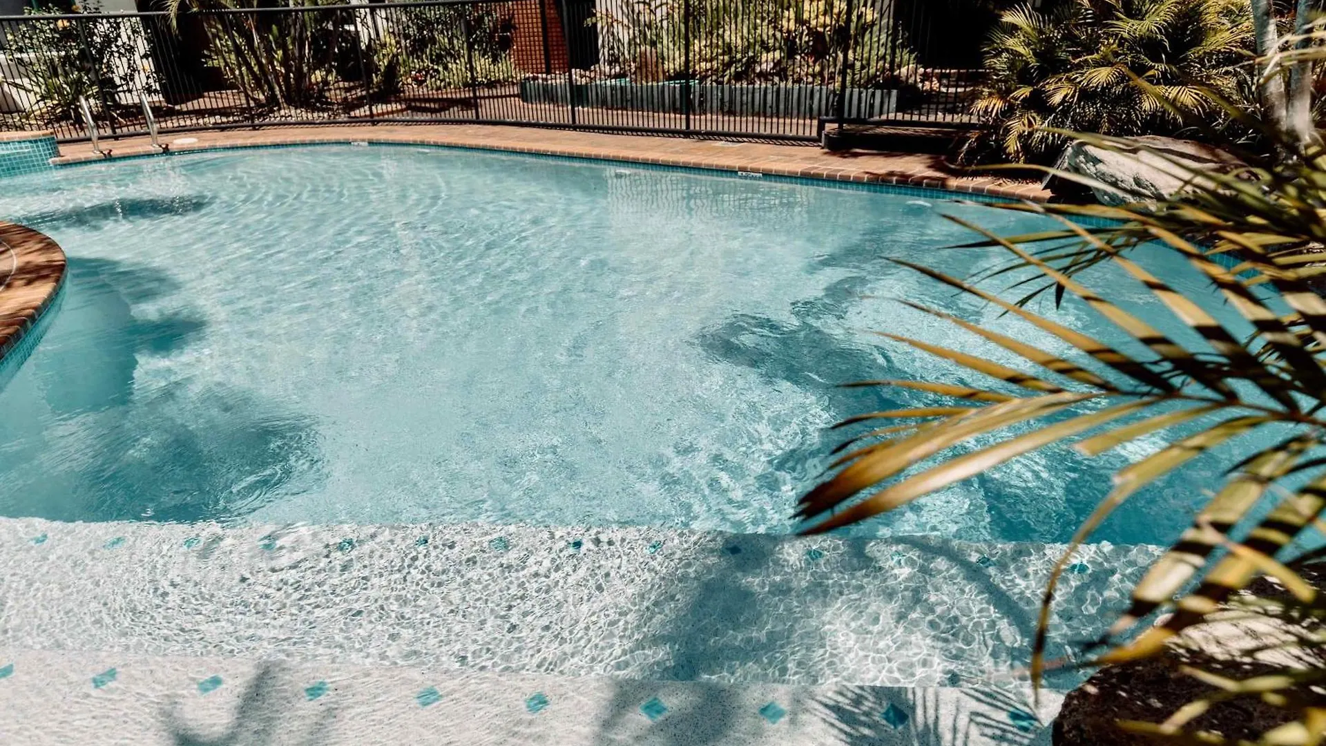 Apartment Headlands Beachside Retreat - 50 Metres To Beach Alexandra Headland
